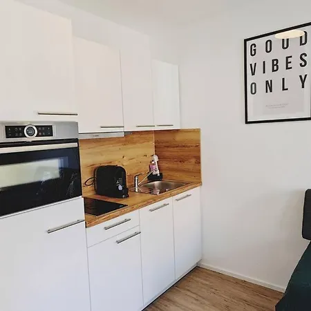 Ticasa Palms Zentral-outlet-smarttv-aufzug-stylisch-unique Apartment Metzingen (Tubingen)